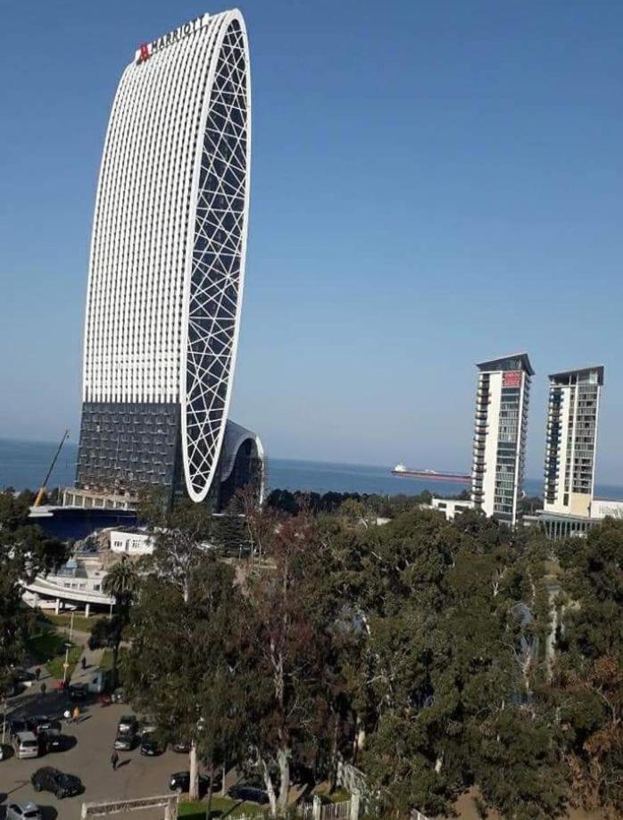 Apartament With Sea View バトゥーミ エクステリア 写真